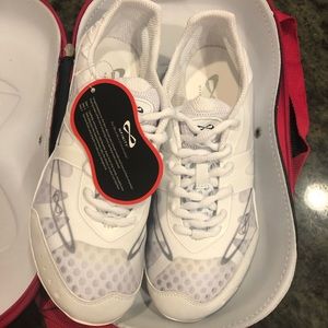 Never worn Nfinity Vengence Cheer Shoes